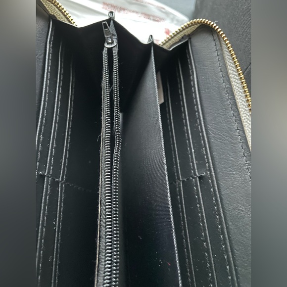 Silver Textured Wallet - Picture 5 of 7